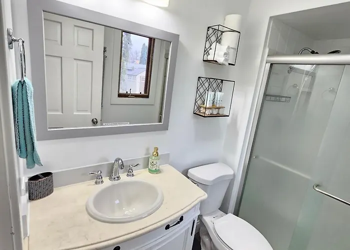 Villa Modern 4br Near Six Flags & Naval Base Gurnee