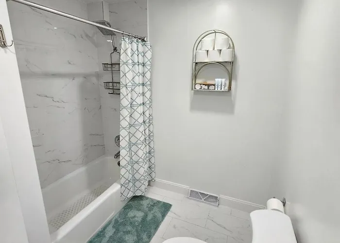 Modern 4br Near Six Flags & Naval Base Villa