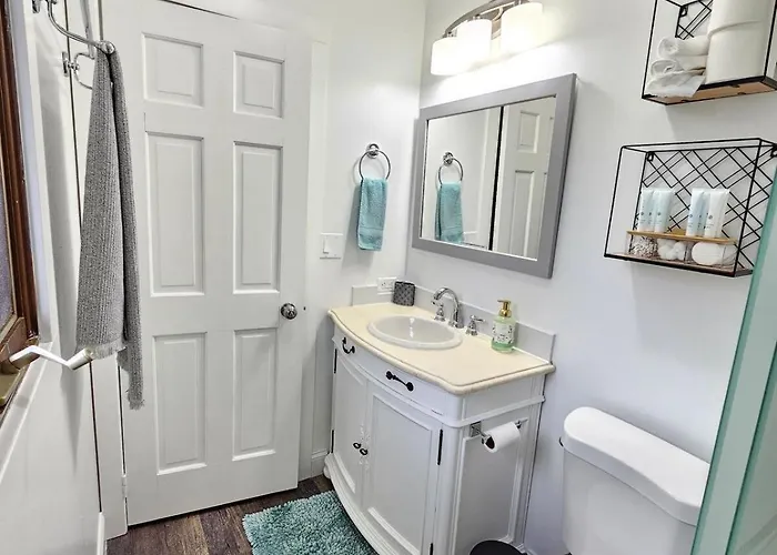 Villa Modern 4br Near Six Flags & Naval Base
