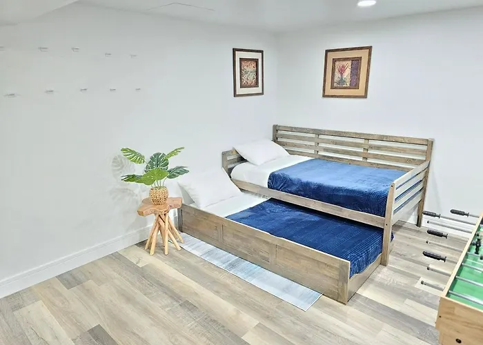 Modern 4br Near Six Flags & Naval Base Villa