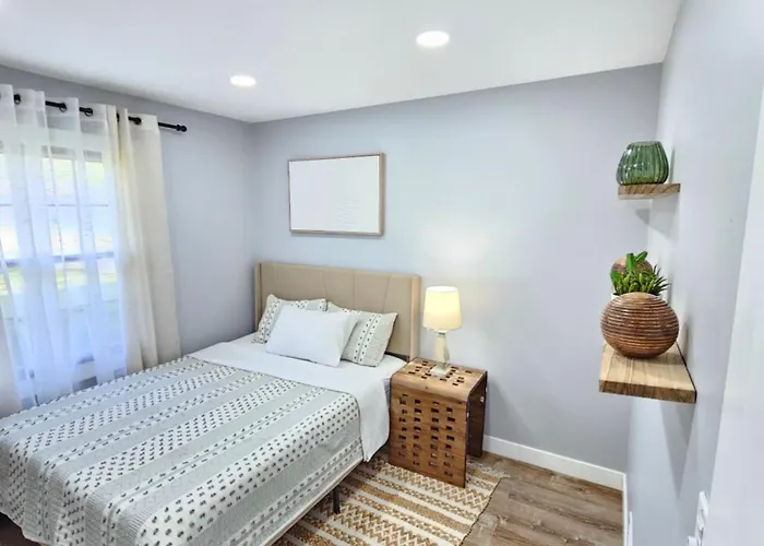 Modern 4br Near Six Flags & Naval Base Villa