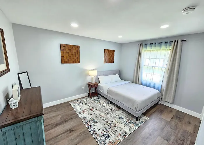 Villa Modern 4br Near Six Flags & Naval Base