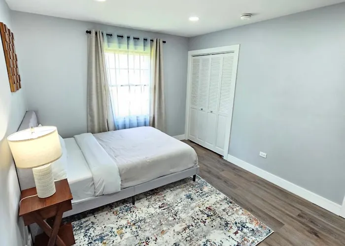 Modern 4br Near Six Flags & Naval Base Villa