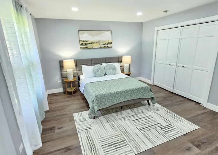 Villa Modern 4br Near Six Flags & Naval Base Gurnee
