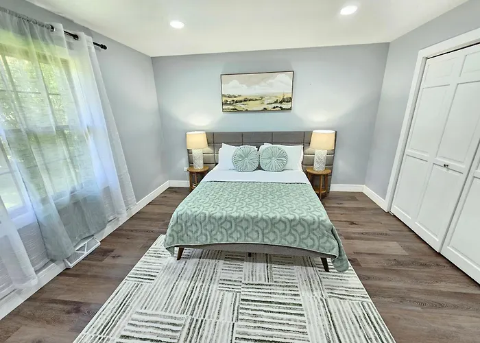 Modern 4br Near Six Flags & Naval Base *